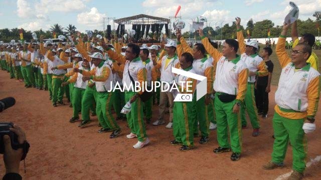 Walikota Jambi SY Fasha memimpin kontingen Kota Jambi dalam pembukaan Porprov Batanghari pada 28 Mei 2015 lalu